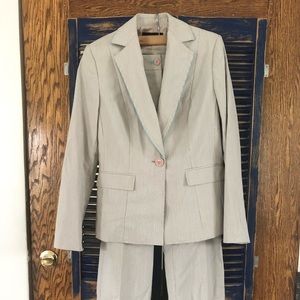 Isabel & Nina women’s suit size 2